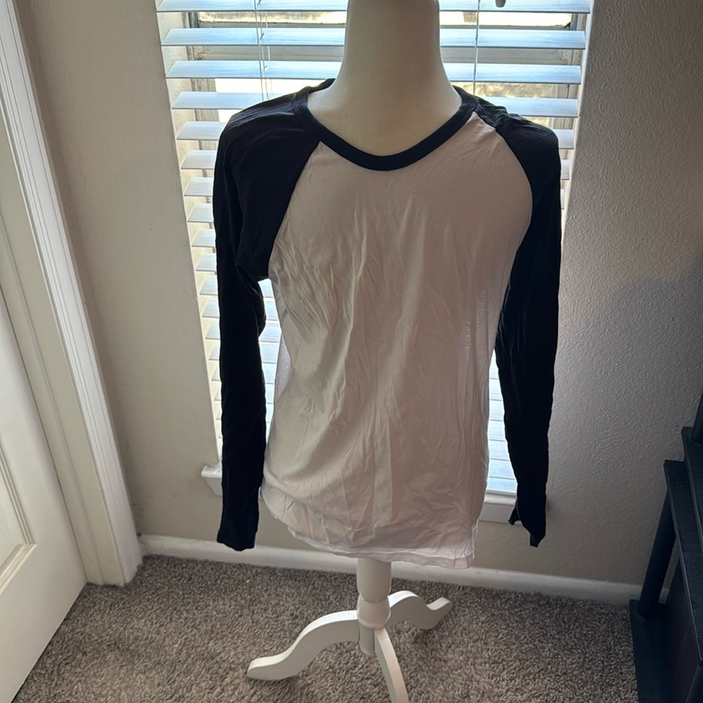 Boys ROGUE STATE Long Sleeve shirt size small Like New Condition.